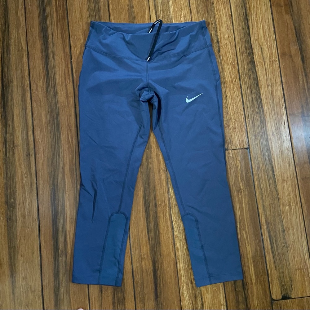 Cropped Nike dri-fit running leggings. Size Medium